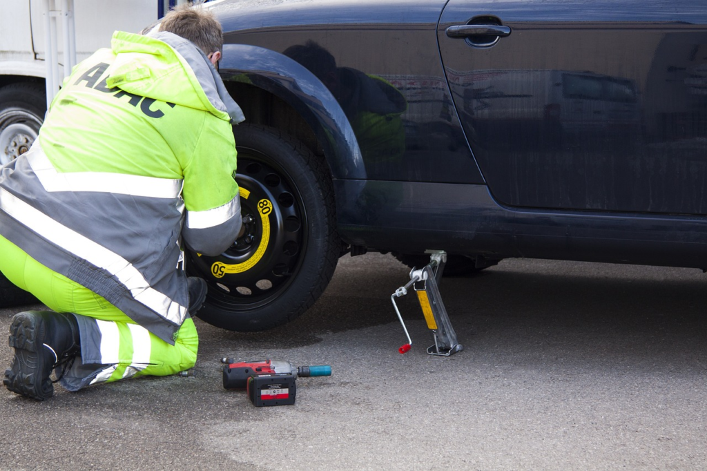 सपने में स्वयं के कार को पंचर होते देखना Sapne me khud ki car ka tyre puncture hona